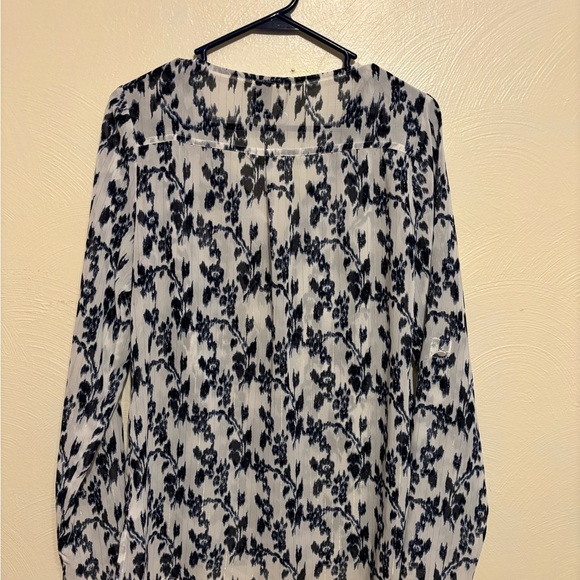 BKE Blue and White Patterned Blouse - Picture 7 of 7